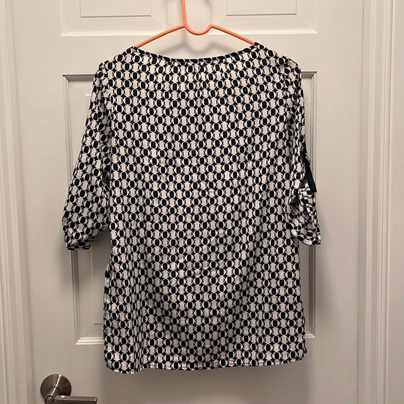 {Michael by Michael Kors} Light and Airy Geometric Blouse - Size Extra Small - Picture 7 of 8